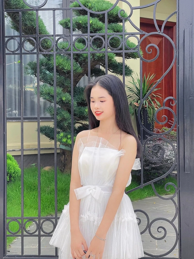 Gái xinh 18 tuổi Nhật Bản, vẻ đẹp nhẹ nhàng và dễ thương