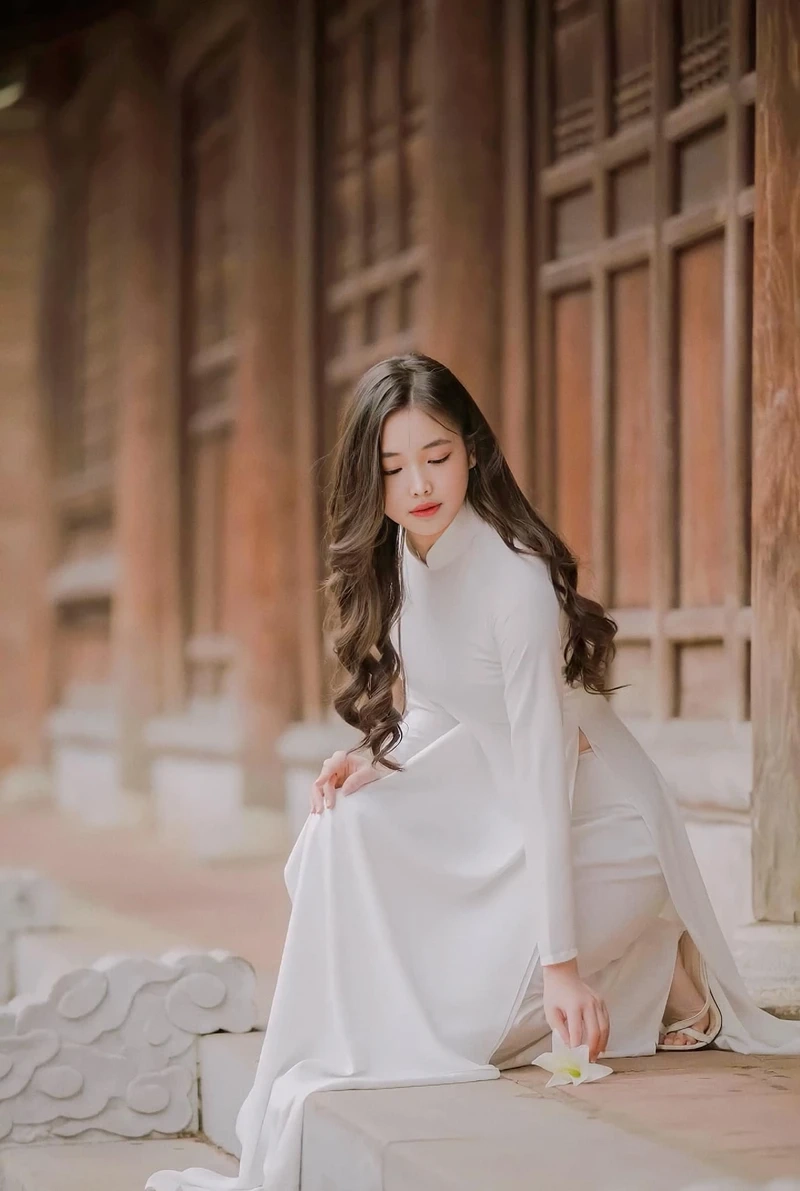Hình nền anime girl tóc dài thể hiện sự nhẹ nhàng và tinh tế