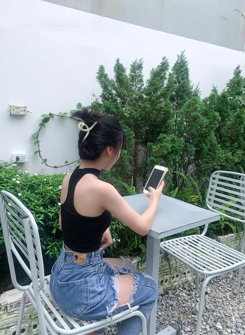 Hình nền gái 2k5 cho máy tính, tạo điểm nhấn đẹp và dễ mến