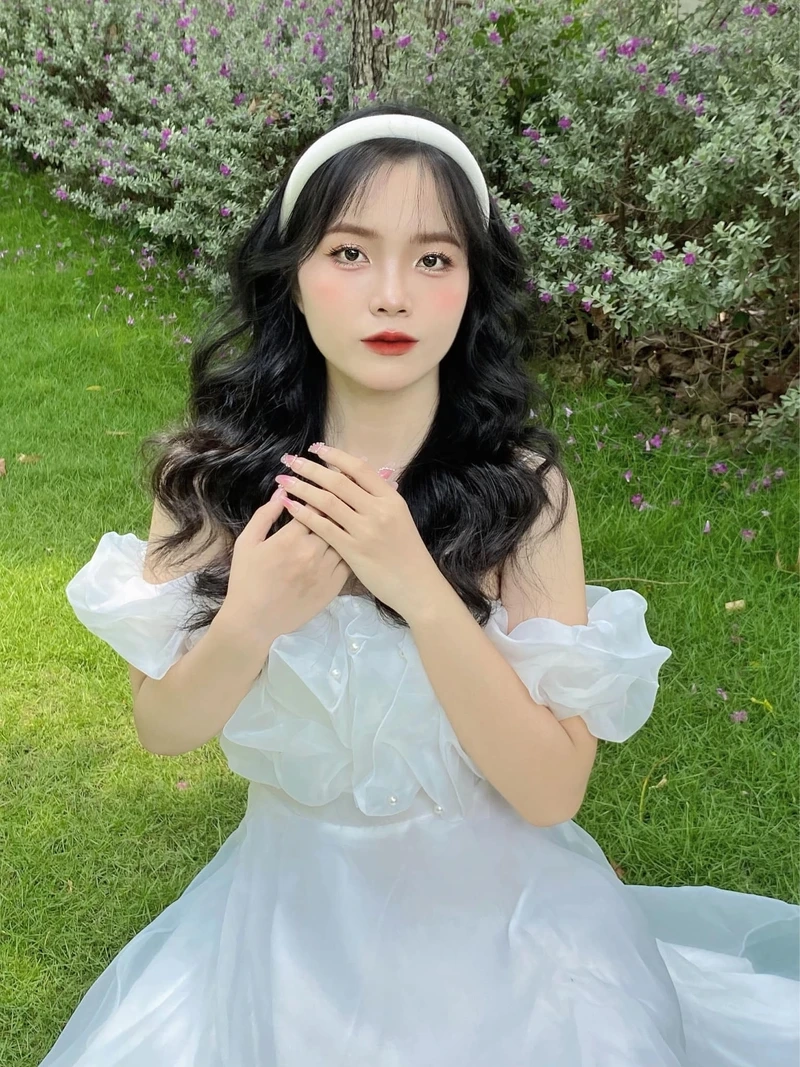 Ảnh hot girl Trung Quốc dễ thương, với nụ cười tươi và vẻ đẹp tự nhiên
