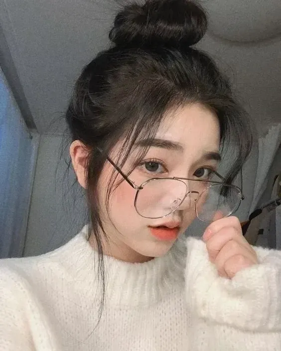 hình gái xinh đeo kính che mặt