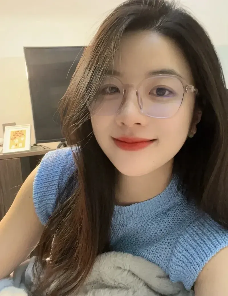 hình gái xinh đeo khẩu trang