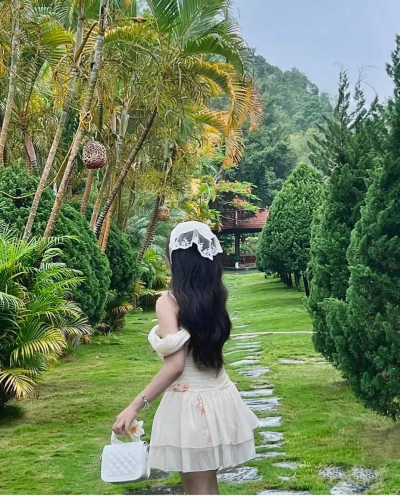 gái xinh mặc váy ngủ