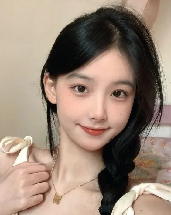 nữ đeo kính đẹp