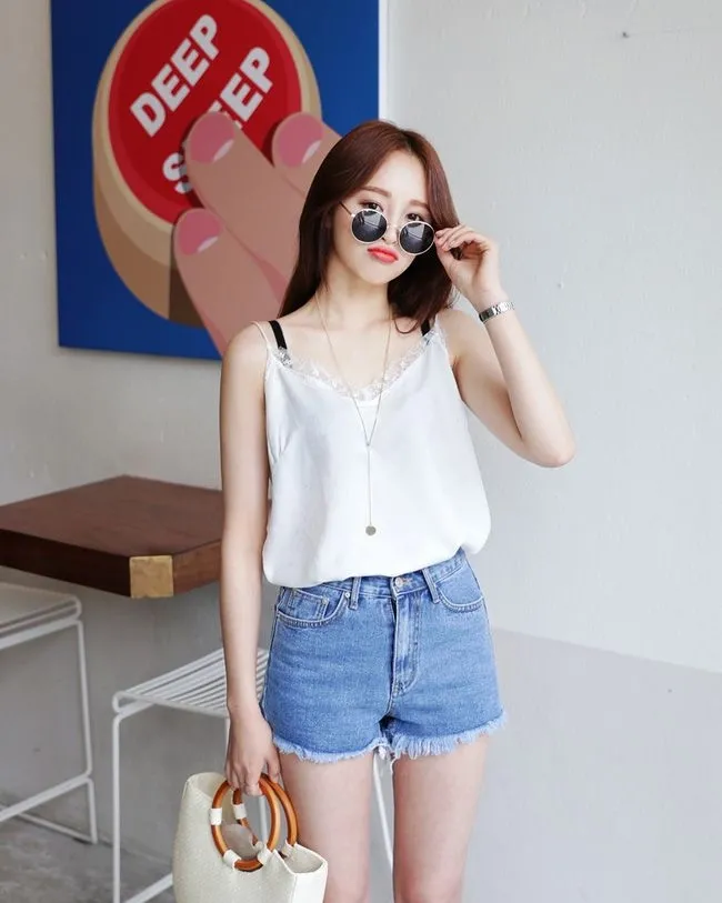 Gái xinh mặc áo croptop, tôn lên vẻ đẹp quyến rũ