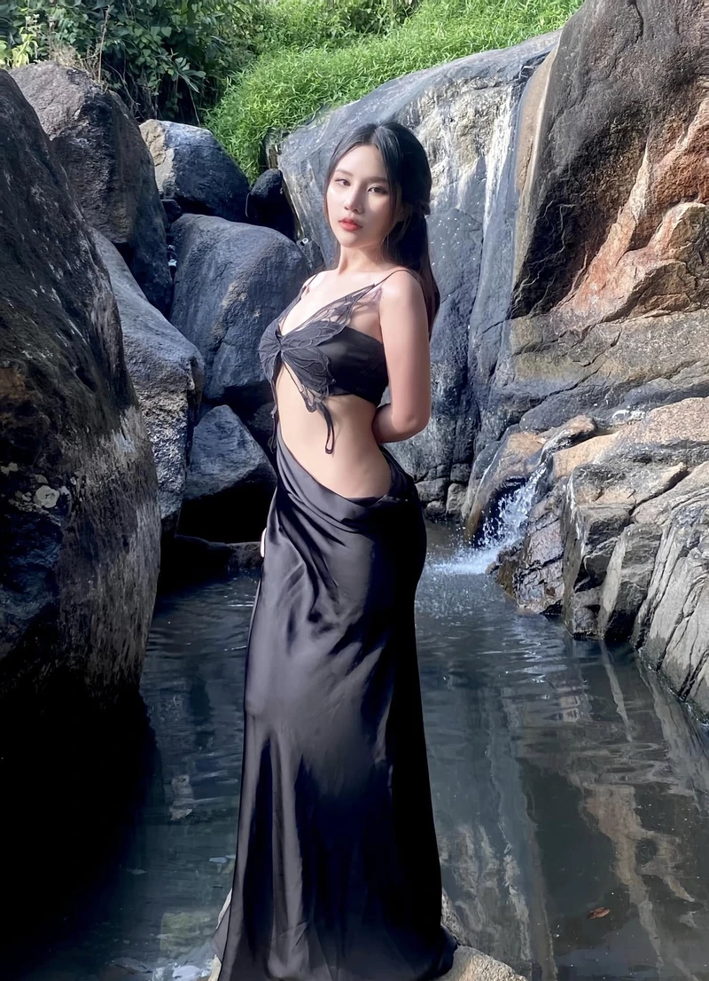 Gái xinh QQ Live Nhật Bản, thể hiện sự quyến rũ nhẹ nhàng và cuốn hút